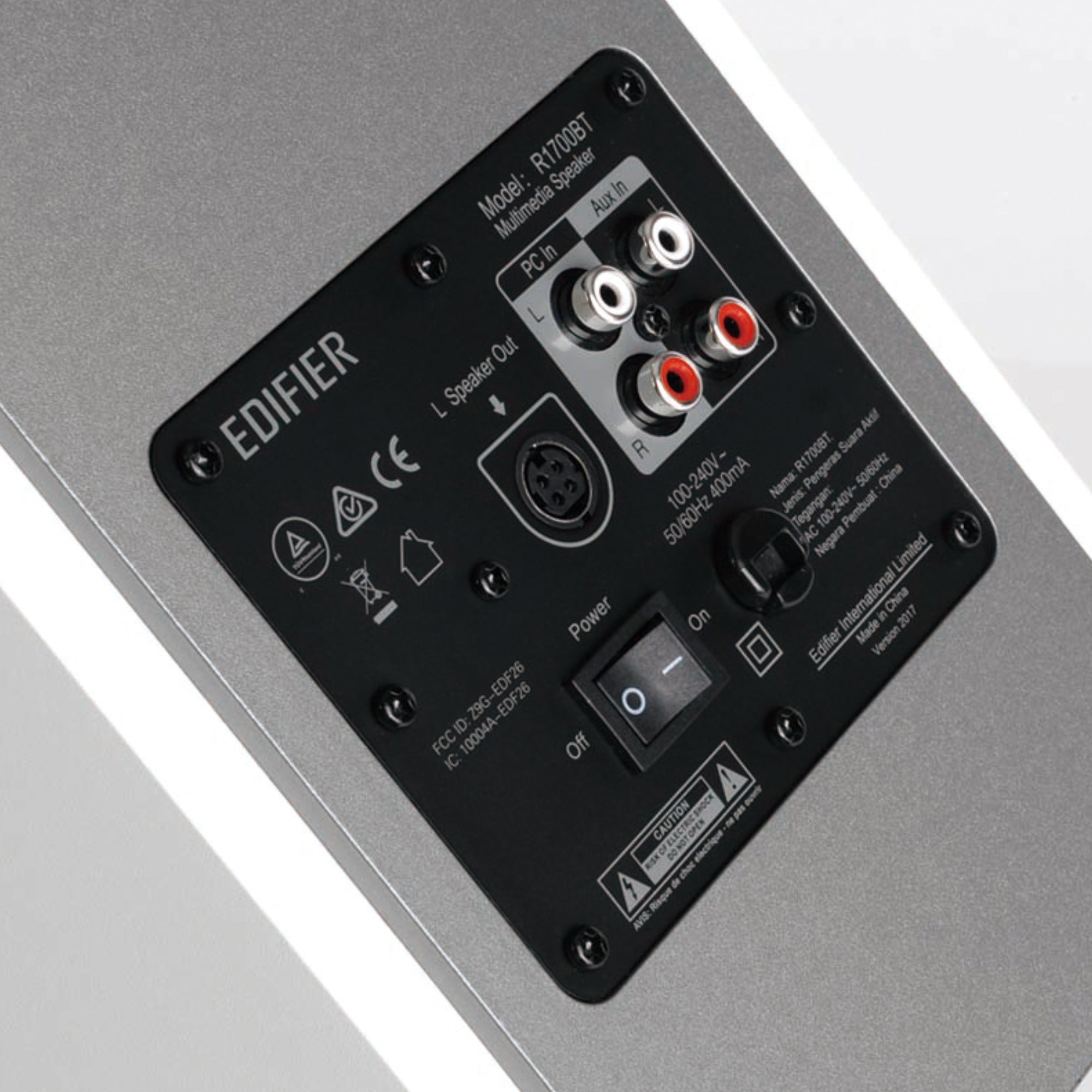 R1700BT Bluetooth 2.0 Bookshelf Speakers