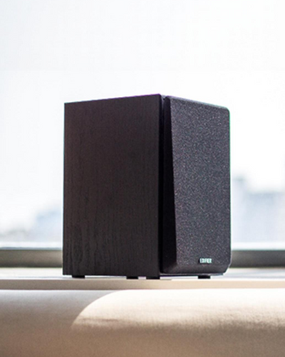 R980T Traditional 2.0 Bookshelf Speaker
